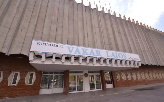 Patinoarul Vákár Lajos din Miercurea Ciuc, intrarea principală